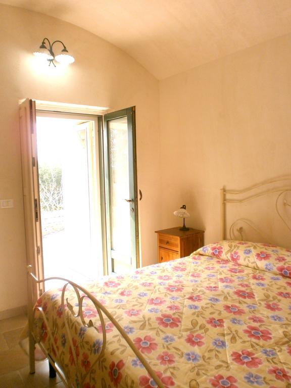 Trullo Villa Giuliana Con Giardino Posizione Panoramica Free Wifi Ostuni Habitación foto